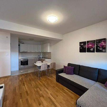 Apartman Lukana Banja Luka Esterno foto